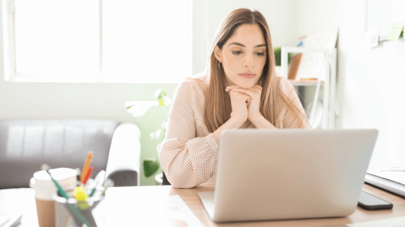 Surrogate reviewing the surrogacy process step by step with Chesapeake Surrogacy in Virginia